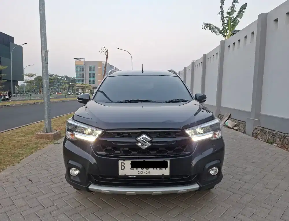 (Harga Cash) XL7 Alpha Hybrid AT NIK 2023 Hitam
