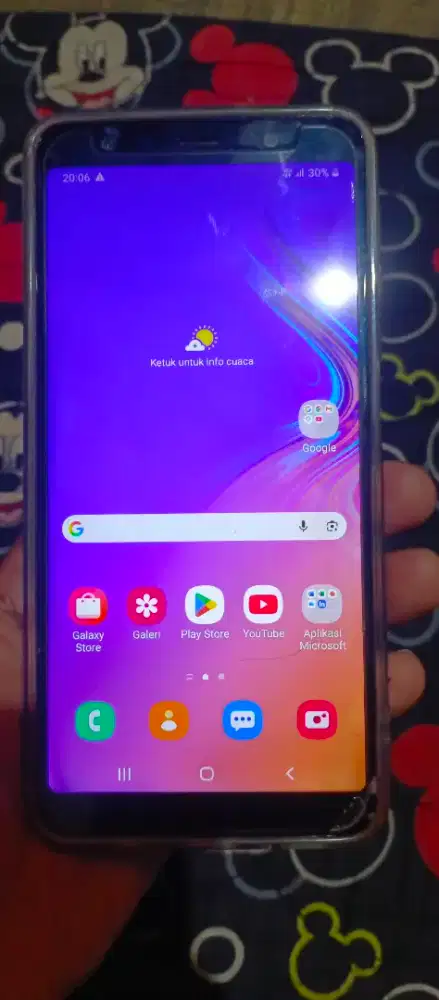 Samsung A7 4/64 Retak dikit