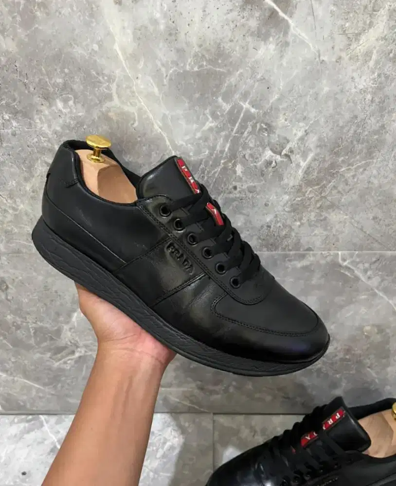 Sepatu pria Prada snakers original size 41 second