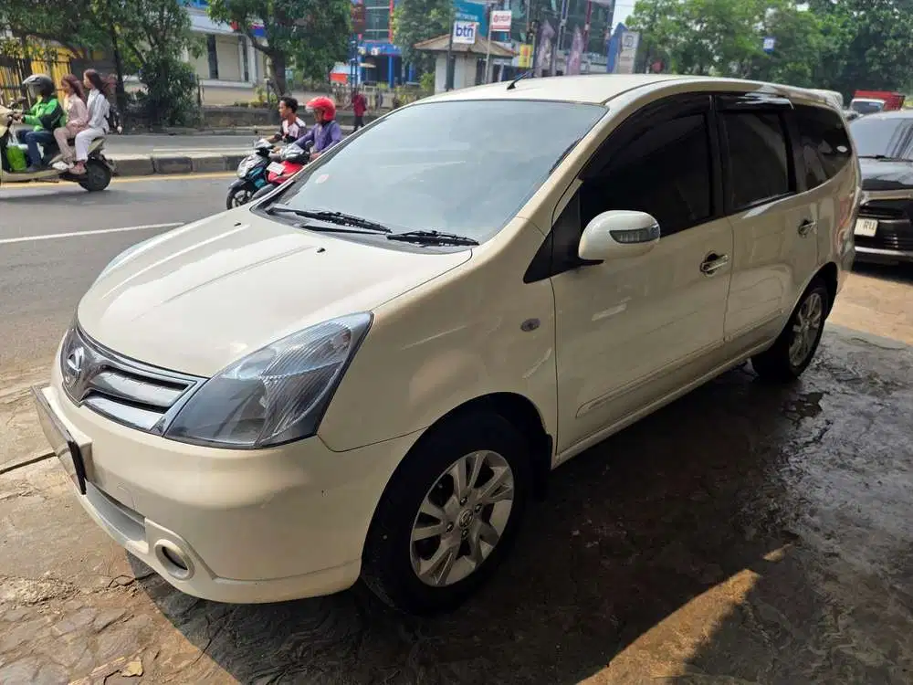 Nissan Grand livina 2011 Bensin