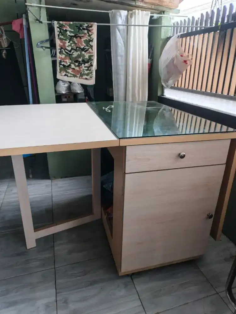 Meja lipat kantor
