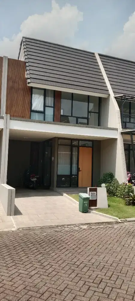 Rumah strategis murah mewah di metland transyogi