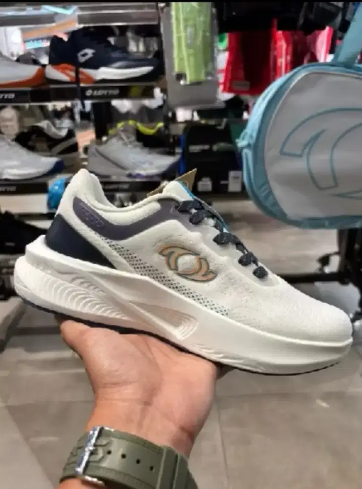 Sepatu putih astec run sizs 41 dan 42 murah