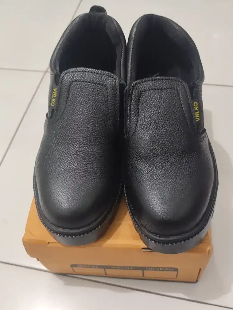 Sepatu safty kulit ukuran 41