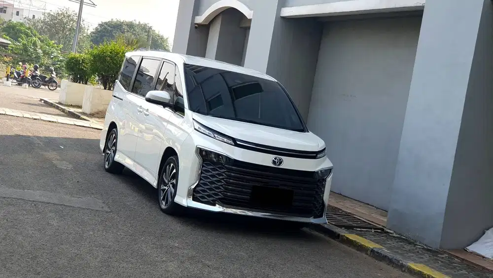 [ LOW KM ] Toyota Voxy 2.0 CVT Facelift TSS Camera360 AT 2024/2025