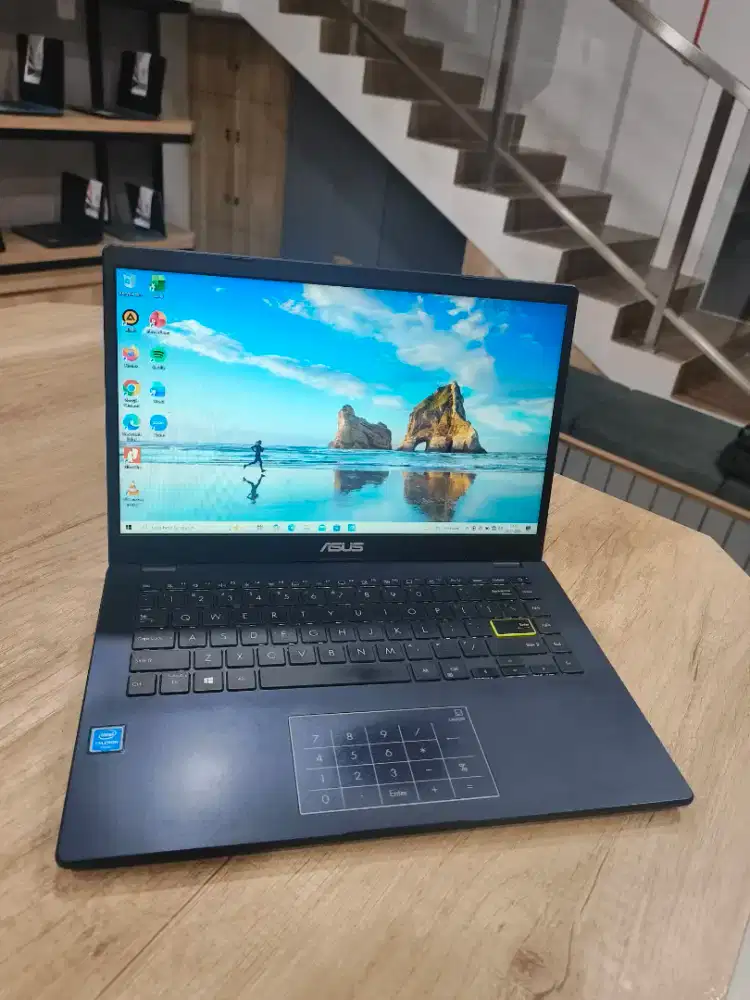 Laptop Asus E410MA - Solusi Hemat & Stylish untuk Kebutuhan Harian!