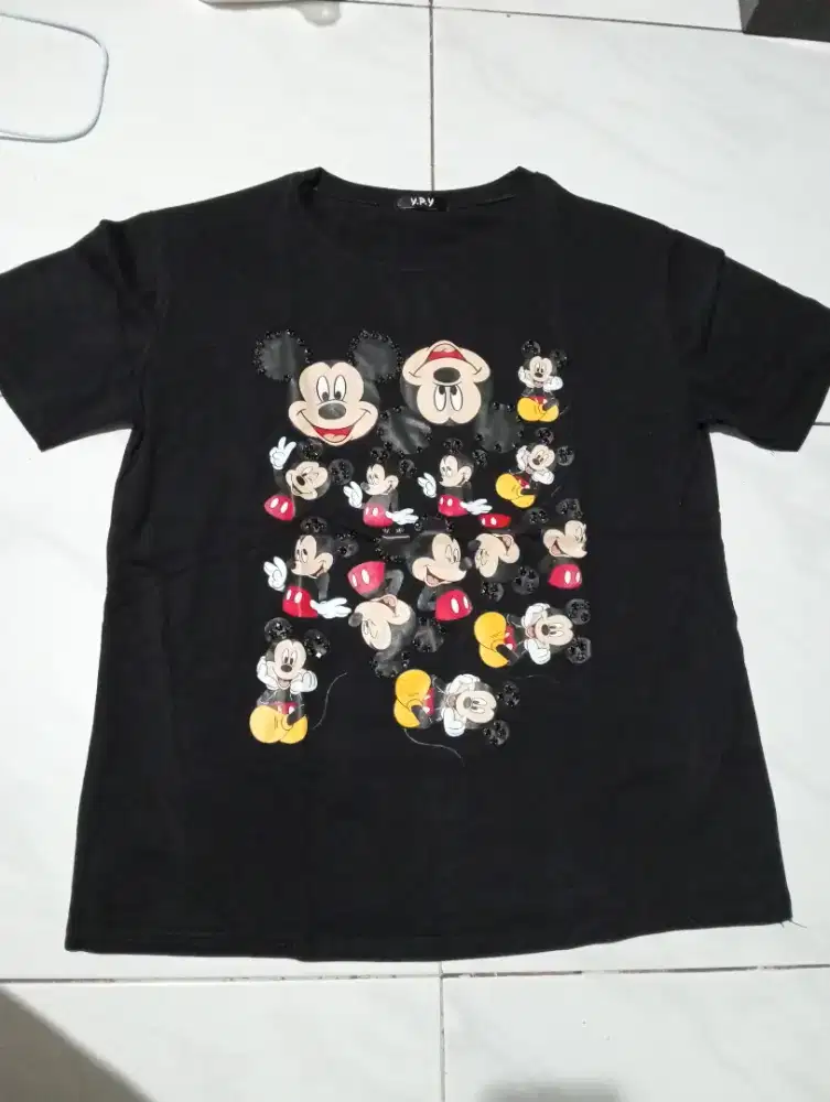 Baju hitam Mickey Mouse