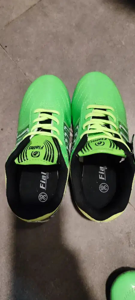 Sepatu futsal anak fialiti