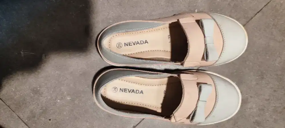 Sepatu anak nevada