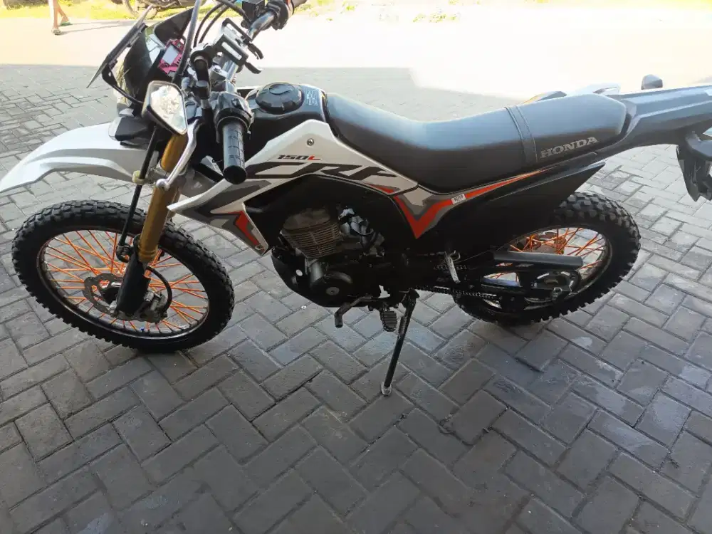 CRF 150 l 2024 warna favorit white mistiq