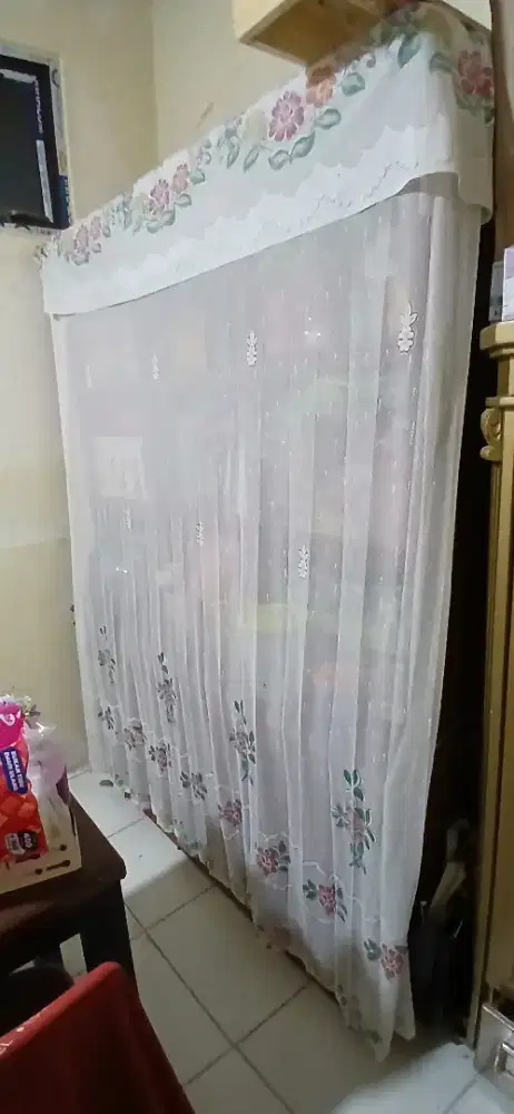 Dijual lemari pajang