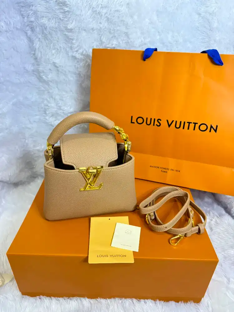 Preloved tas LV louis vuitton Capucines BB