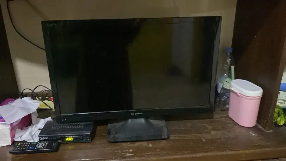 Tv led merk sharp 20inch sudah termasuk settle box