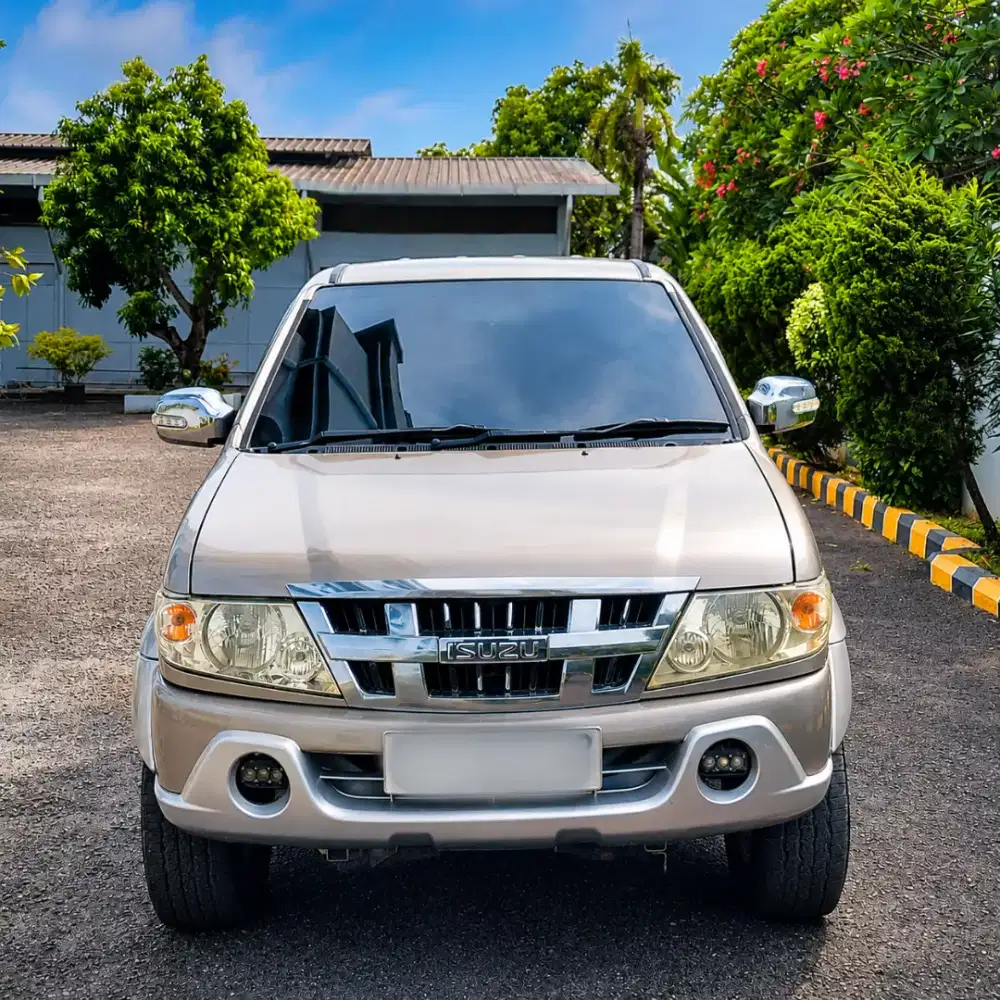 Isuzu Grand touring 2012 Diesel