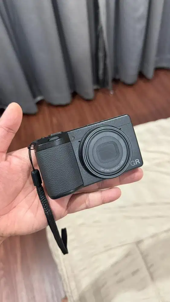 RICOH GR IV HDF DIGITAL CAMERA