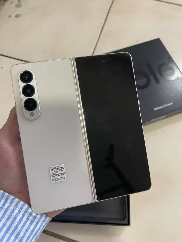 Samsung Z fold 4 5G ram 12/512 resmi sein