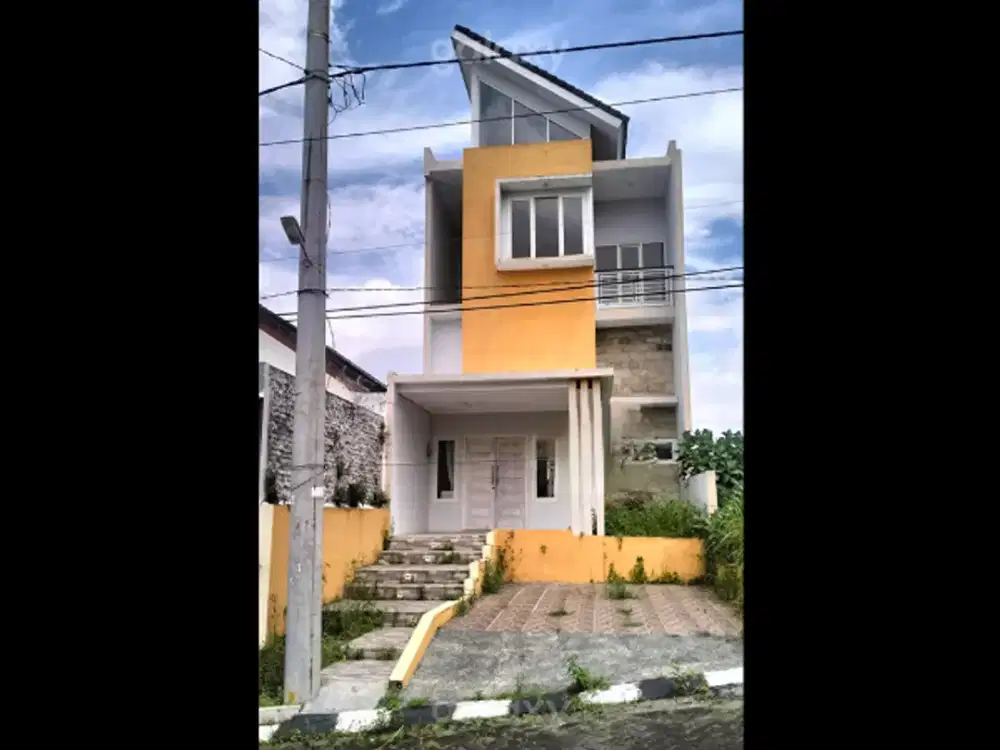Rumah Bagus 2 Lantai Villa Bukit Sengkaling Malang GMK03956