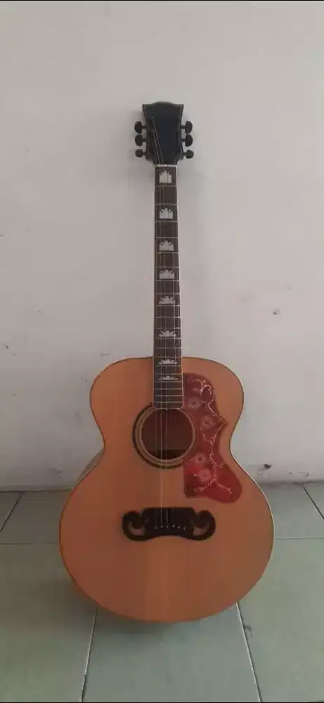 Gitar akustik gibson J200 custom no original