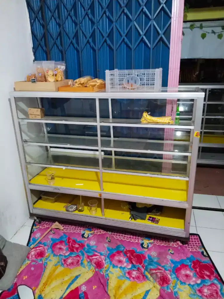 Etalase bekas roti