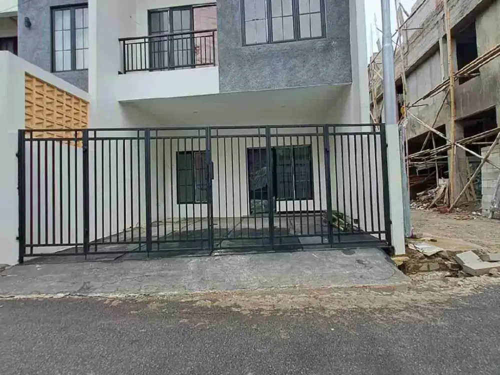 Rumah 2 lantai akses 2 mobil di Jatipadang Jaksel