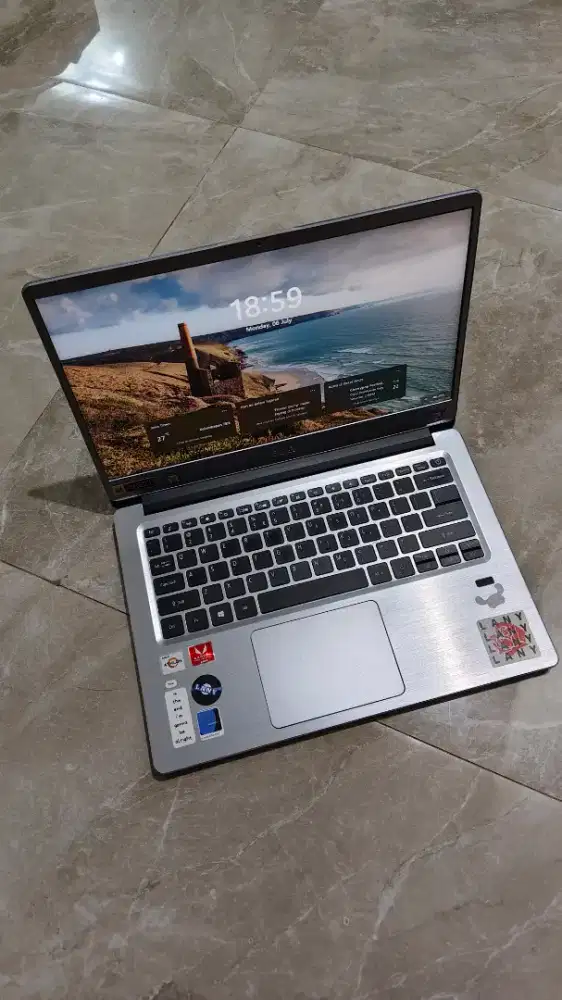Laptop Acer Swift 3 SF314-41 ROV8 dengan Desain Elegan