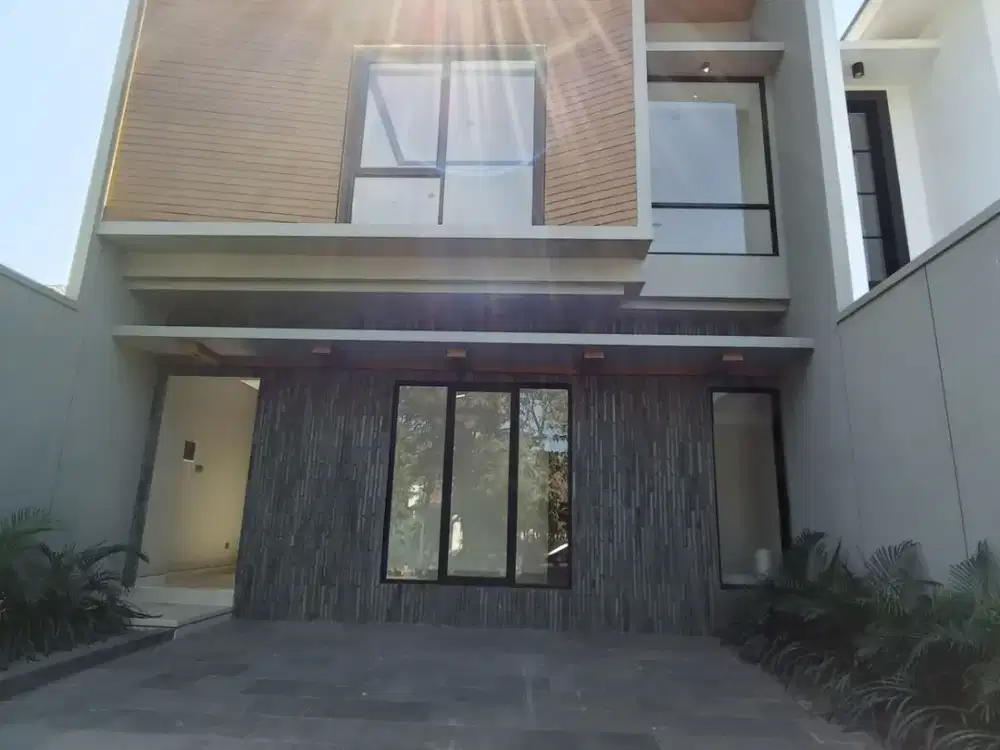 DIJUAL RUMAH BARU DENGAN STYLE MODERN MINIMALIS DI RUNGKUT, TENGGILIS MEJOYO, SURABAYA TIMUR