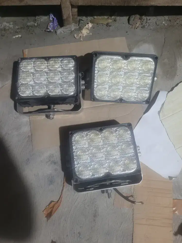 Lampu tembak maxtel