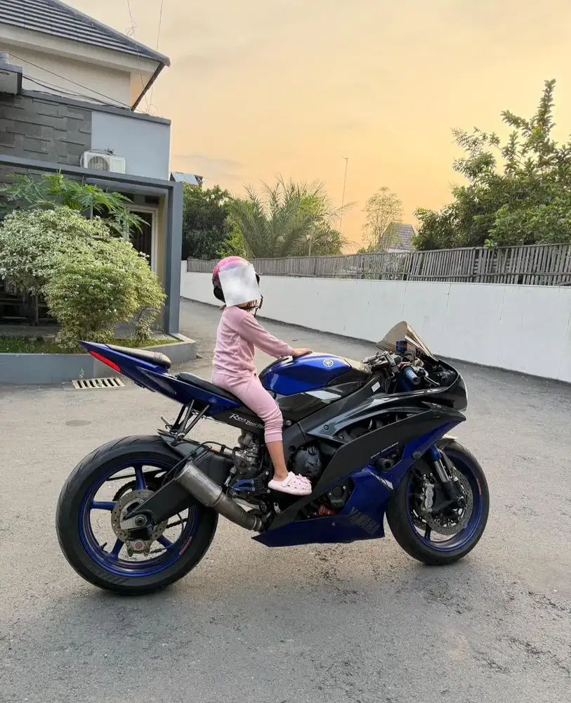 Yamaha R6 2013 blue race