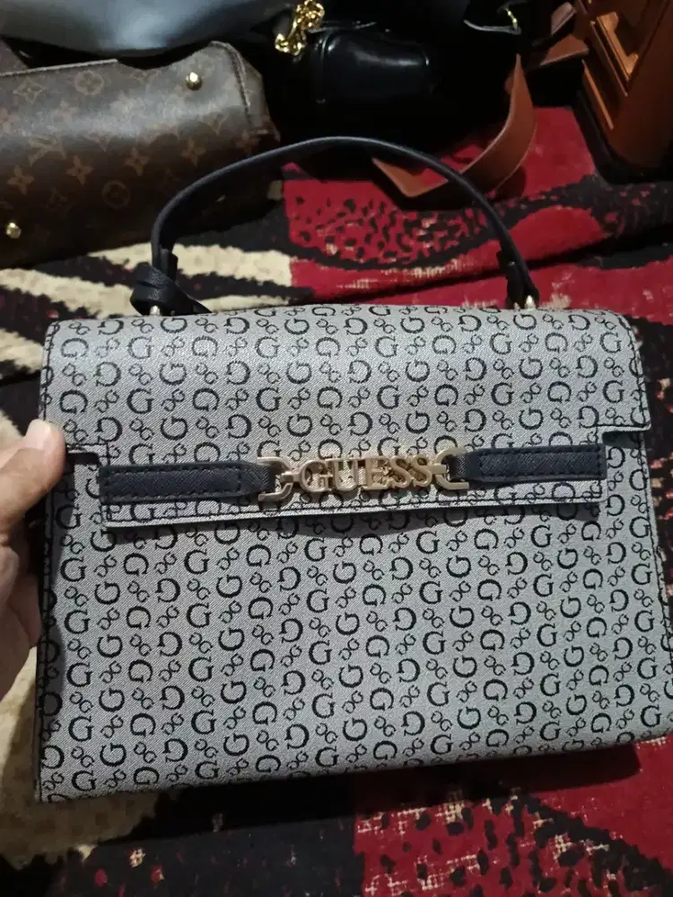 Tas guess abu abu