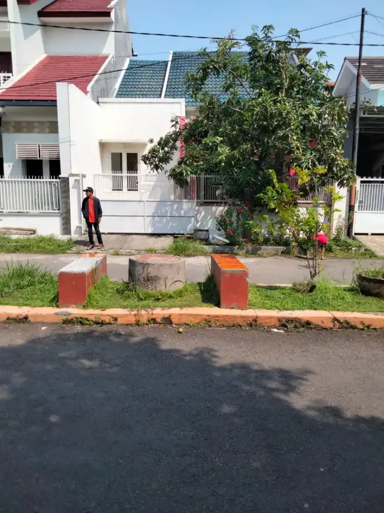 Dikontrakkan cepat rumah Jl. Perum jenggolo asri