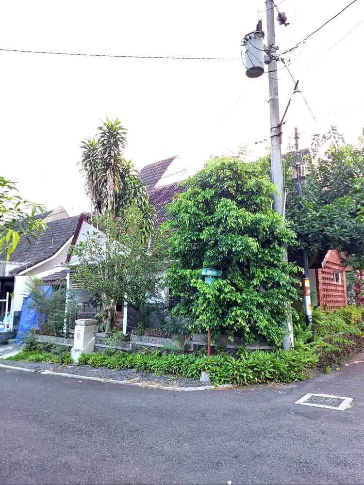 Rumah Hook Apik di Perumahan Tugu Asri Palagan