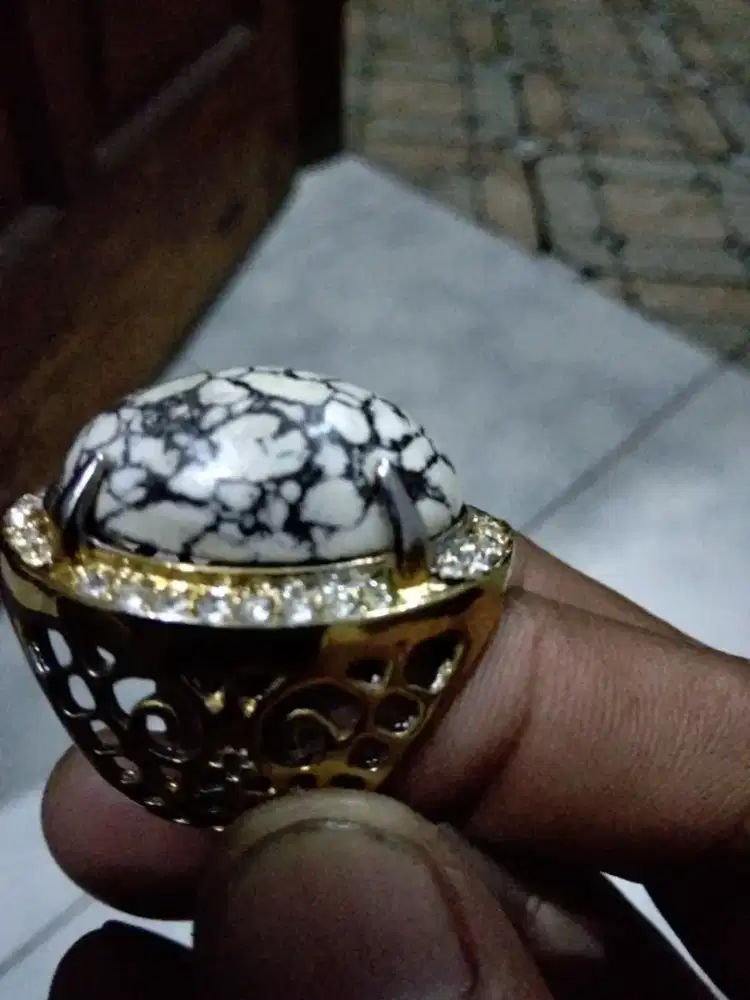 Batu pirus putih