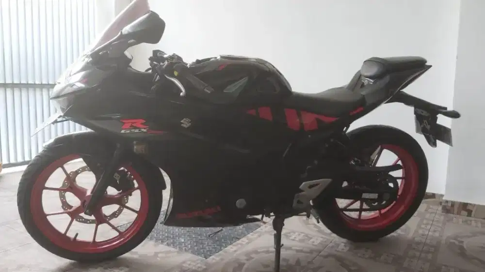 Suzuki GSX R 150 2018 Hitam