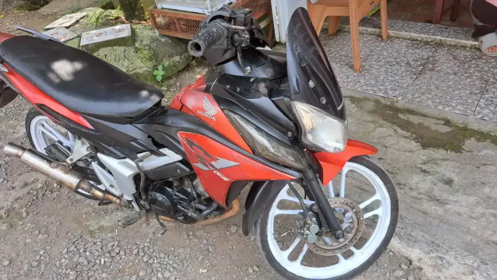Honda cs one sporty.merah mempesona