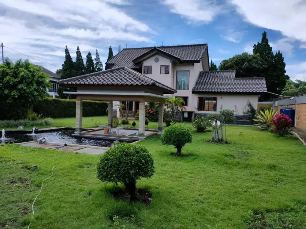Rumah Villa Luas di Cemara Kayu Ambon Lembang