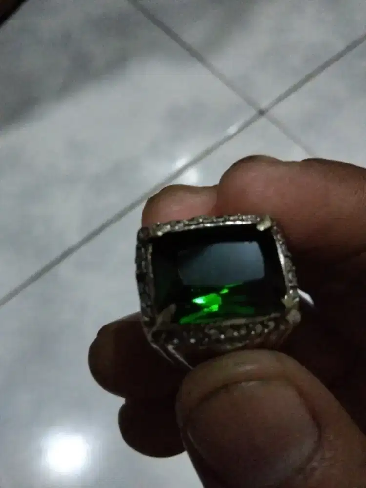 Batu Jamrud hitam