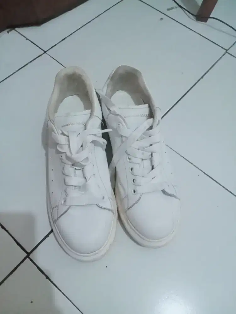 Sepatu second luxury brand