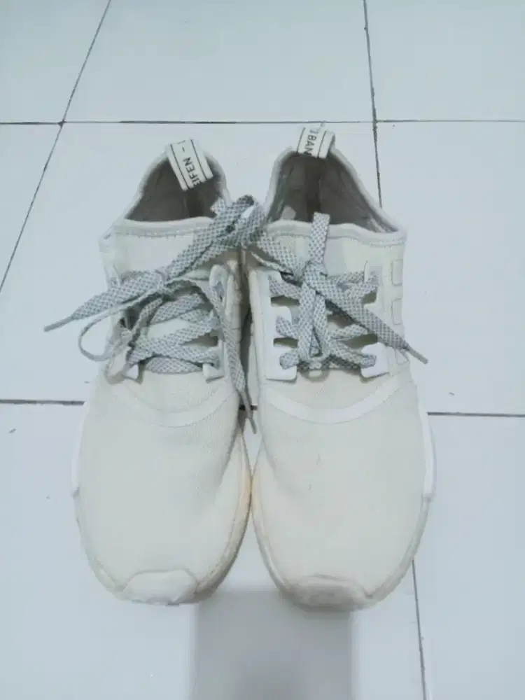 Sepatu running branded