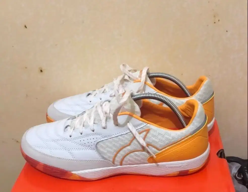 sepatu futsal ortuseight
