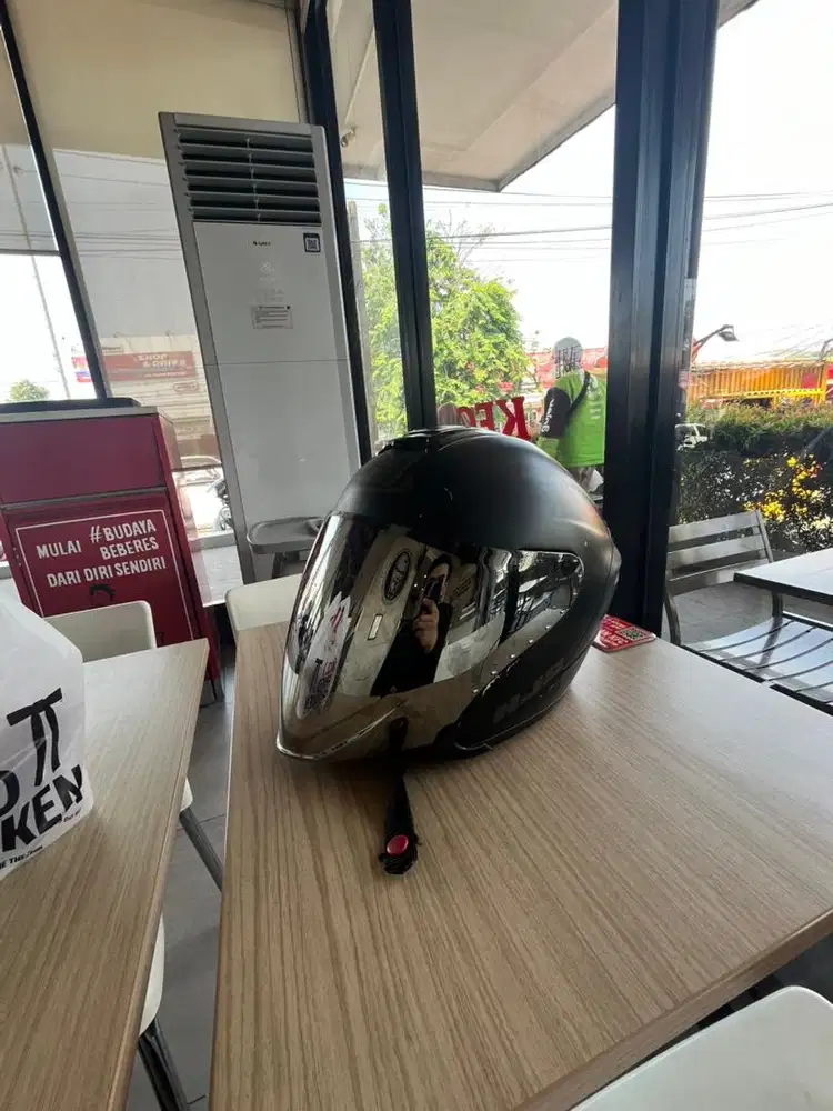 Helm keren bangett