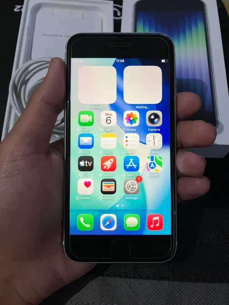 Iphone SE 3 2022 128gb Starlight/Putih Ex Ibox Fullset Original Mulus