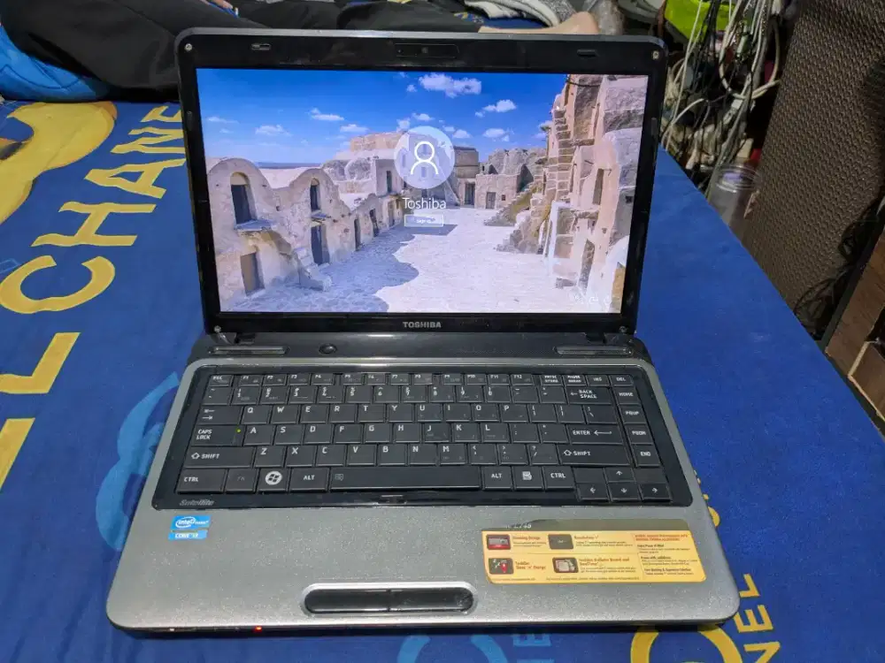 Laptop Toshiba L745 Core I3 Ram 4 Normalan Tinggal Pake Aja