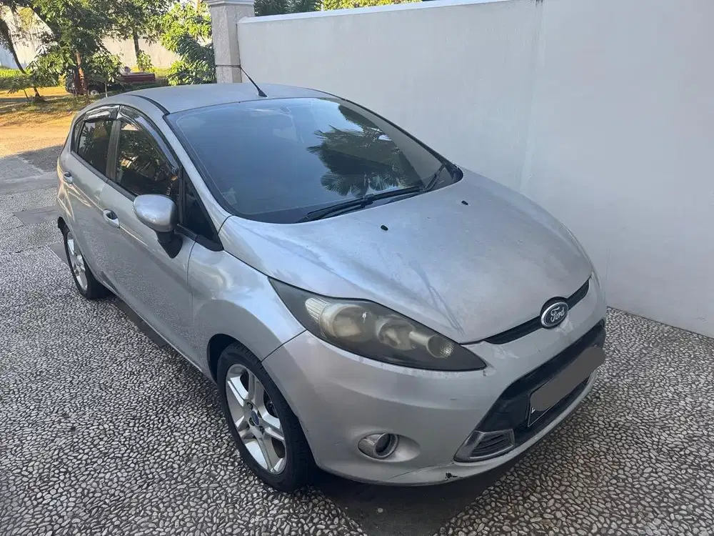 DIJUAL MOBIL FORD FIESTA (2011)