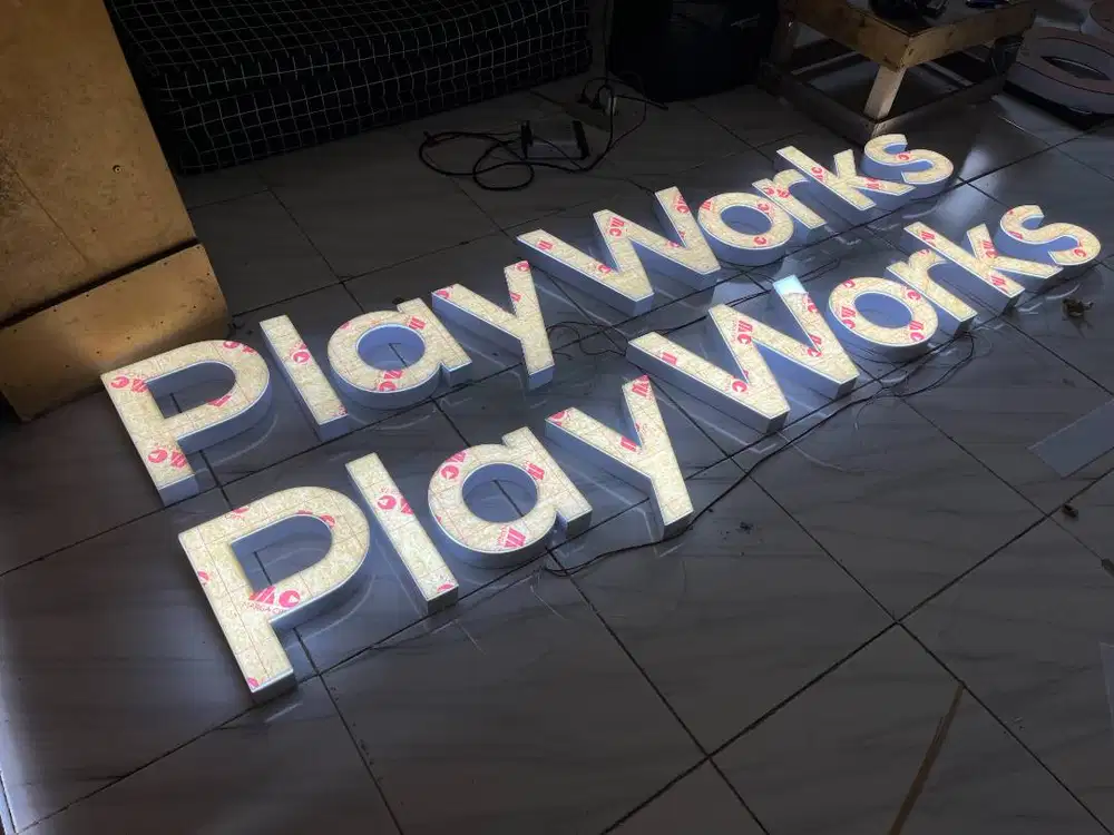 Spesialis Neon Box, Huruf Timbul & Running Text