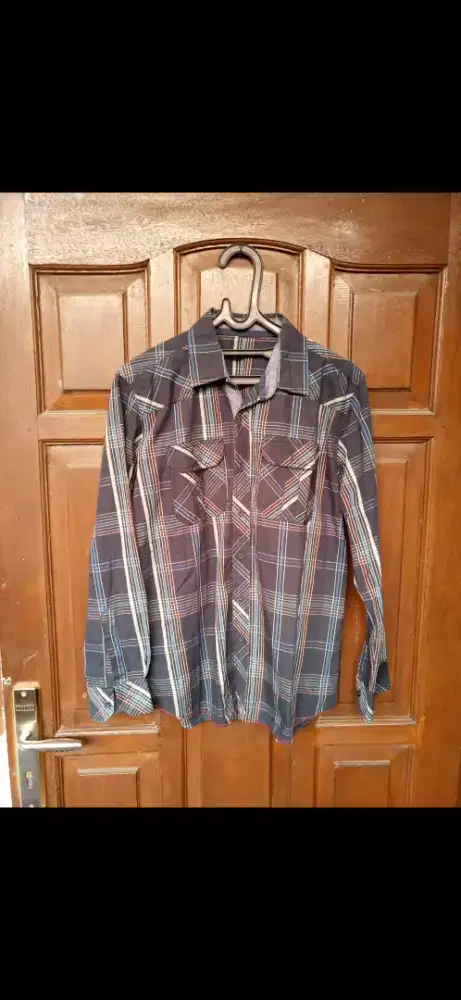 Kemeja pria merk platini size M original no eiger