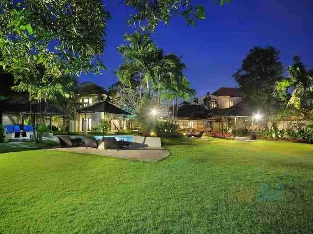 Villa Balinese Premium Dekat Pantai Seminyak - Thumbnail 2