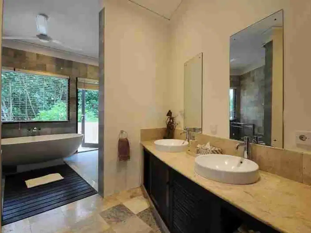 Villa Balinese Premium Dekat Pantai Seminyak - Thumbnail 8