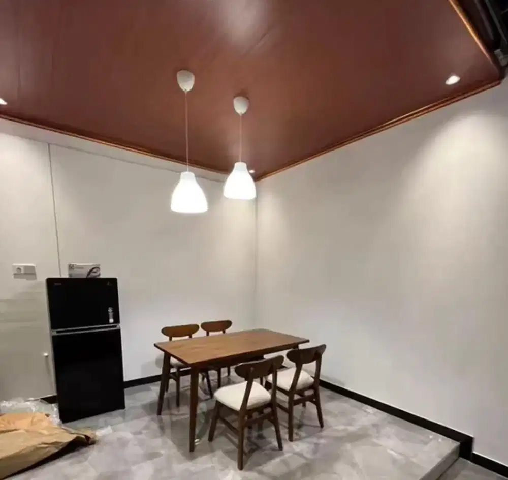 Meja makan minimalis
