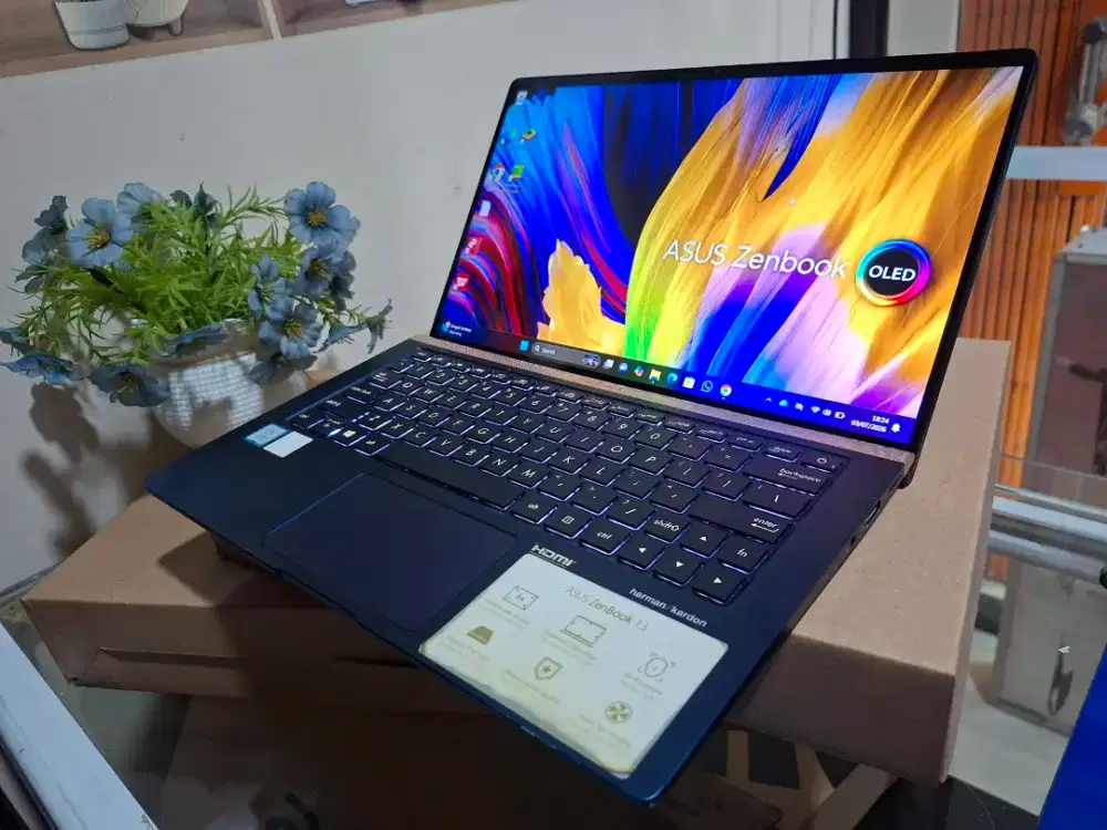 ASUS ZenBook 13 UX333FA
 Intel core i5 ram 8 ssd 512 window11