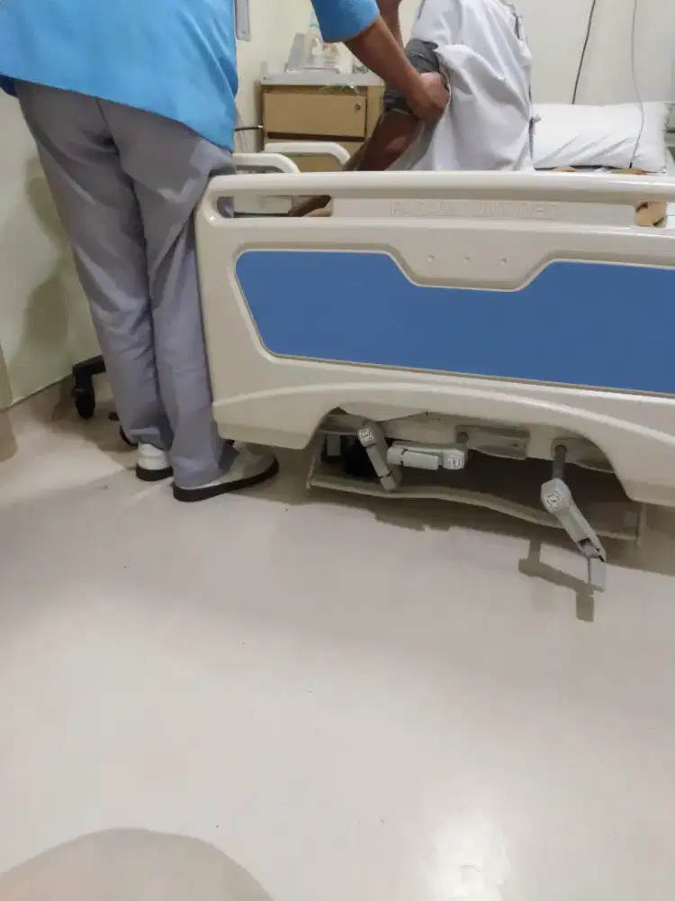 Jasa caregiver tunggu pasien